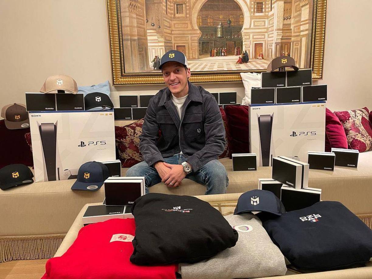 El exjugador cuenta con acciones en CTZN, una empresa de maquillaje que trabaja en Londres y Dubái y que fue creada por las hermanas estadounidenses Aleena, Aleexah y Naseeha Khan.