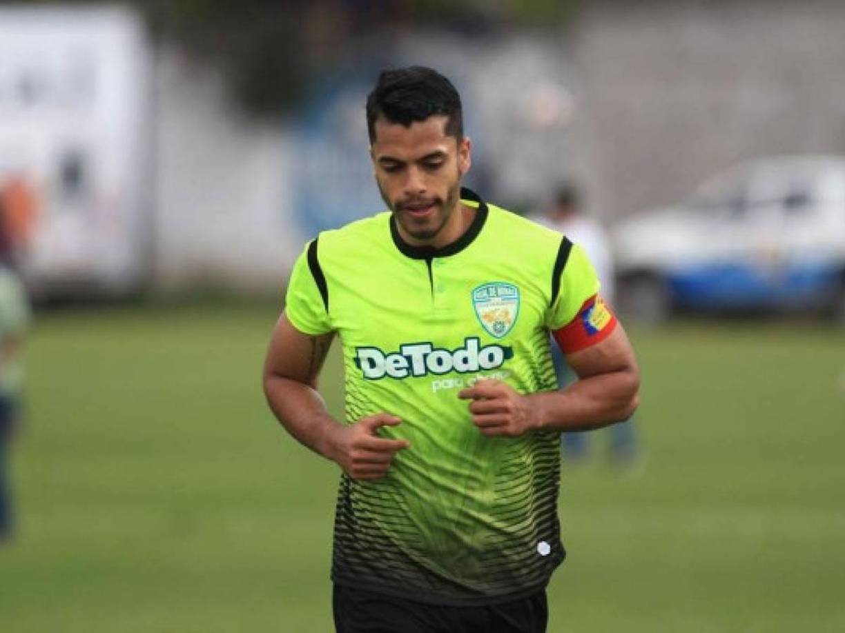 El defensa ascendió con el Real de Minas a primera división, después, pasó por el club deportivo UPN, donde continuó mostrando su capacidad y versatilidad.