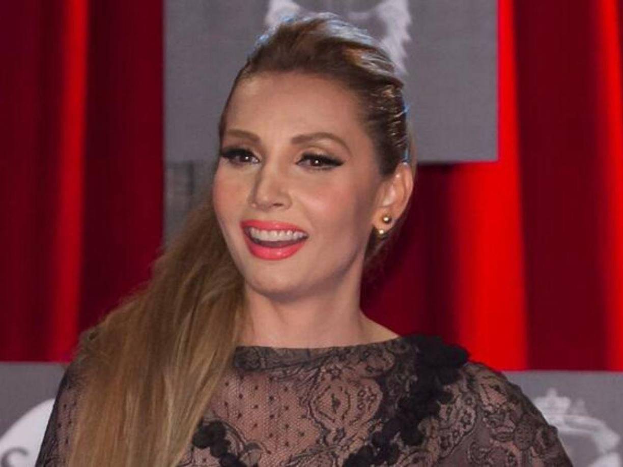 Las opiniones y declaraciones públicas de Paty Navidad han generado un sin fin de críticas y burlarlas en su contra; sin embargo, lejos de detenerla solo la han motivado para continuar con la divulgación de sus ideas y que mejor forma que en el reality ‘La Casa de los Famosos’.