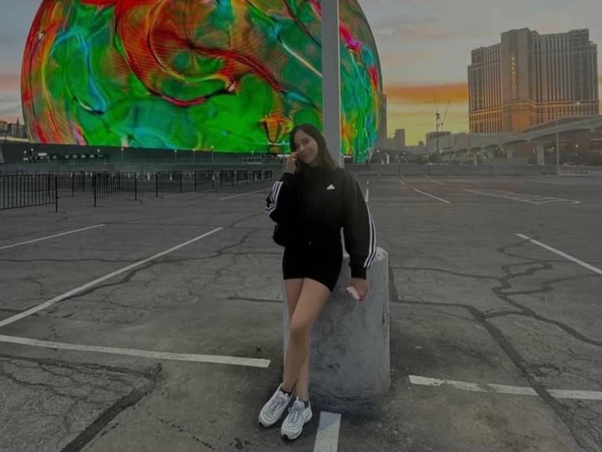 La hermosa joven inmediatamente fue tendencia en redes sociales ya que fue captada angustiada por su América y la belleza de ella no pasó desapercibida. 