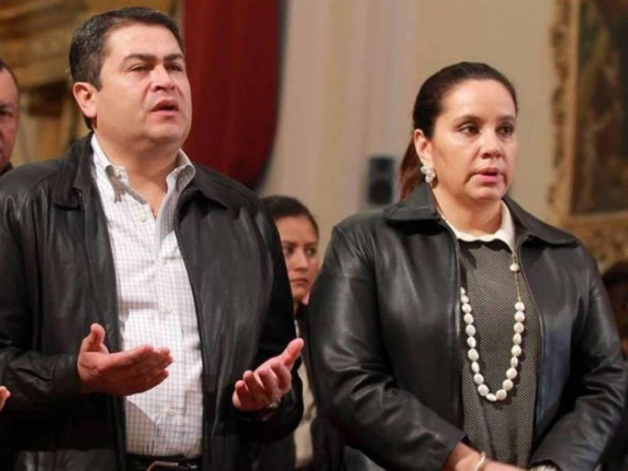 (En Honduras un juez nunca lo permitiría) usted le negó a mi esposo su derecho a cambiar de abogado como él se lo pidió en una audiencia al denunciar que el abogado Colón no había trabajado en la defensa por estar enfermo, también le dijo que la defensa había sido infiltrada por la DEA y usted no hizo nada. 