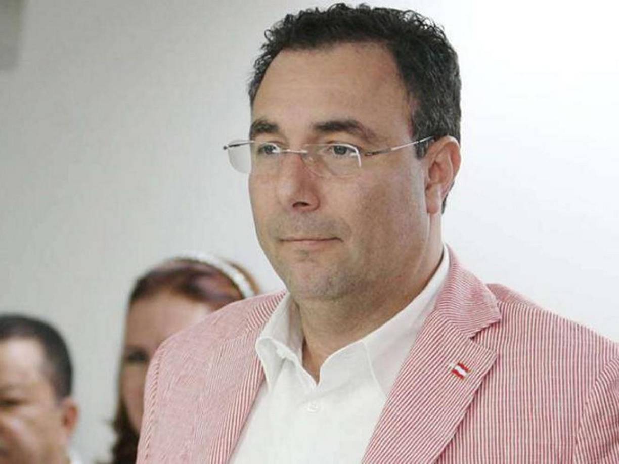 La escueta discusión en redes sociales llevó a Luis Zelaya a cuestionar a Cálix sobre su inesperada llegada al Partido Liberal. 