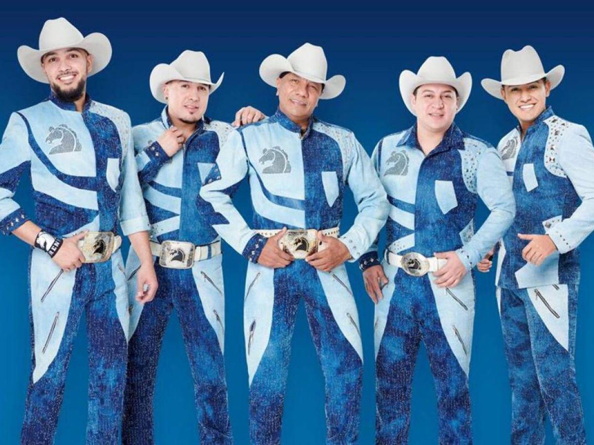 “Si te vuelves a enamorar” una de las canciones que ha permanecido en el gusto del público, incluso, jóvenes en la actualidad la escuchan por la bonita letra que tiene este tema.