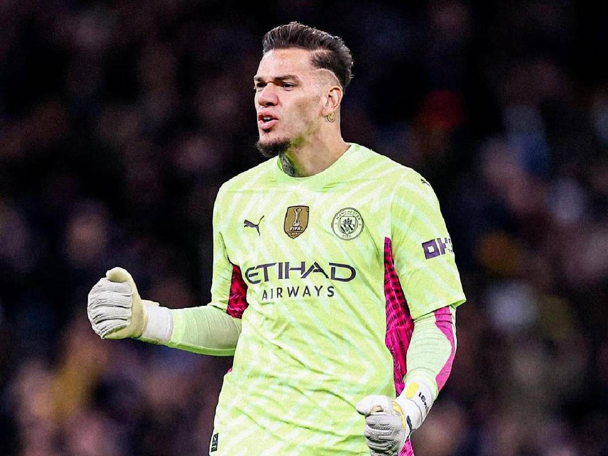 Desde Inglaterra informan que el Al Nassr de Cristiano Ronaldo está muy interesado en la incorporación del portero del Manchester City, Ederson. 