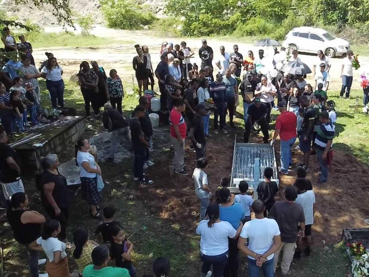 El cortejo fúnebre se realizó este miércoles 29 de enero y el cuerpo de doña Rubenia Decas Descansa En Paz en el cementerio general Los Laureles en San Pedro Sula.