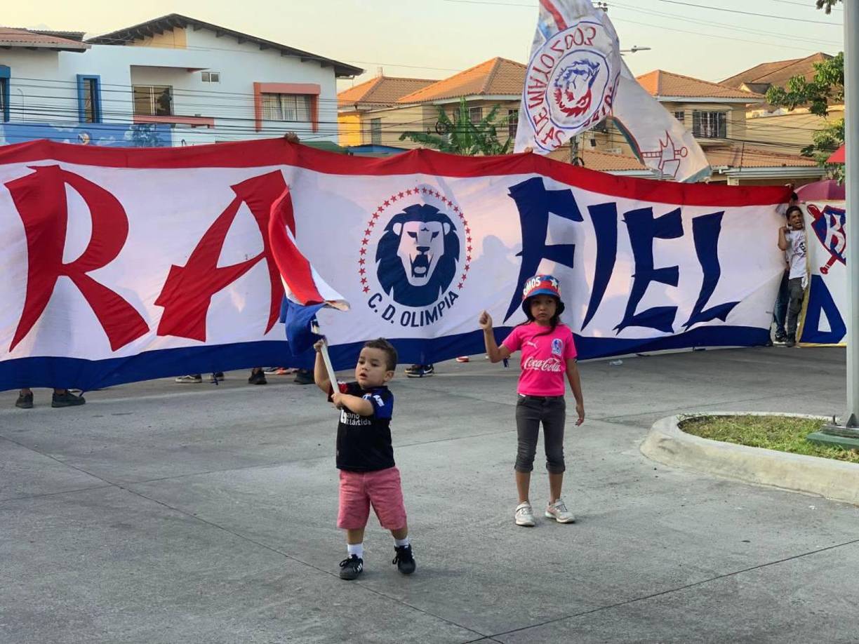 Así fue el banderazo de la Ultra Fiel para apoyar a Olimpia