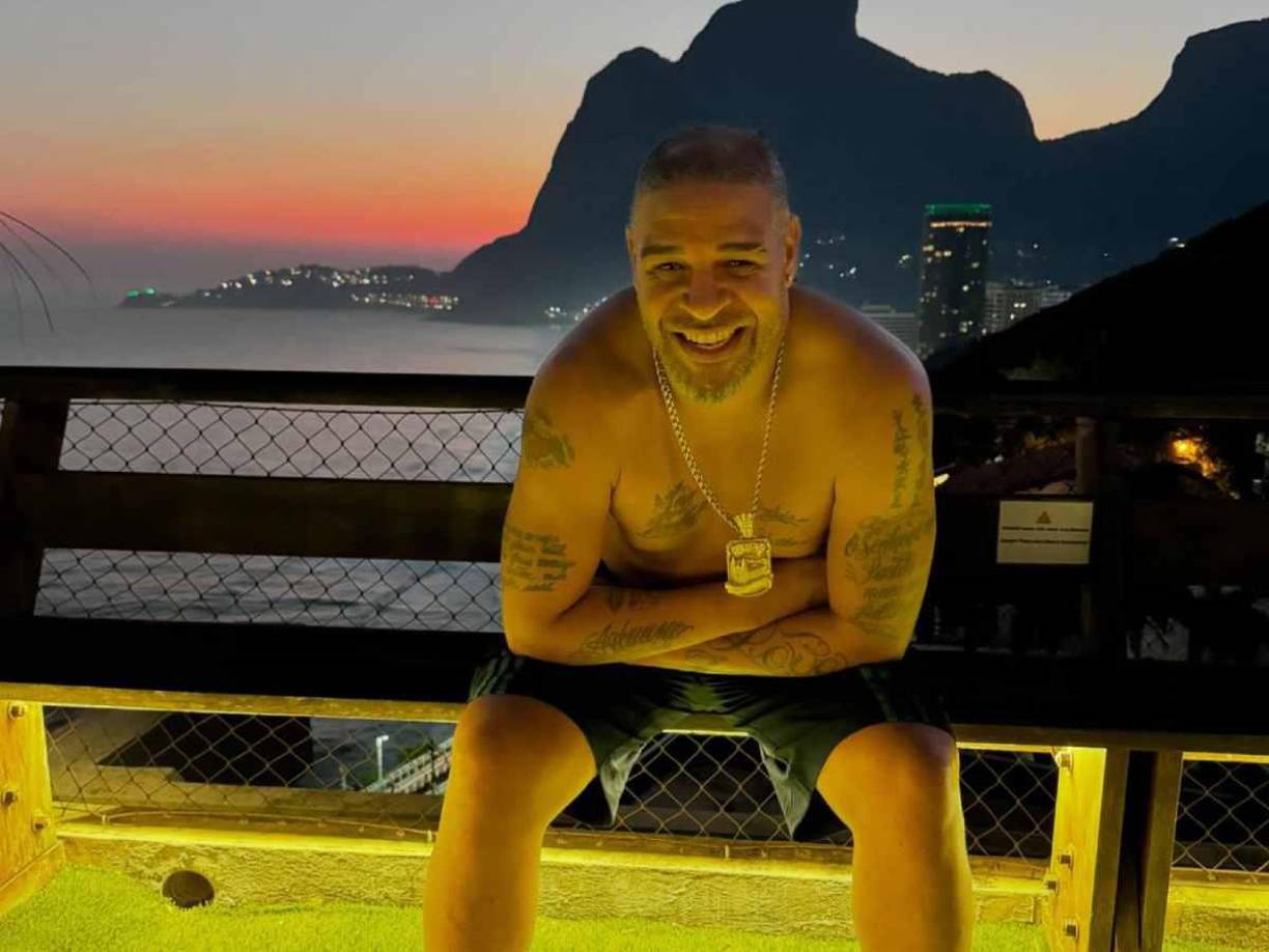 “A mi padre le dispararon en la cabeza en una fiesta en Cruzeiro. Una bala perdida. Él no tuvo nada que ver con el desastre. La bala entró por la frente y se alojó en la nuca. Los médicos no tenían forma de sacarla. Después de eso, la vida de mi familia nunca fue la misma”, indicó. 