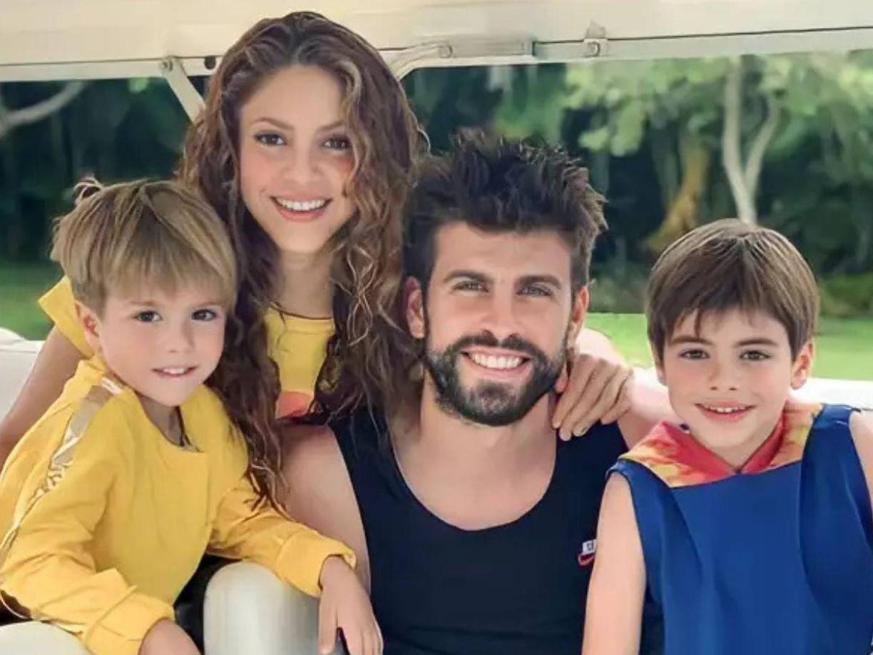 Martin asegura que la relación de Shakira y su ex es amistosa. Piqué estaría en Miami hasta abril, cuando Shakira regresaría de México. Luego haría un viaje corto a España y regresaría a Miami para cuidar a los niños en mayo y junio, mientras Shakira hace su gira de conciertos por Estados Unidos.
