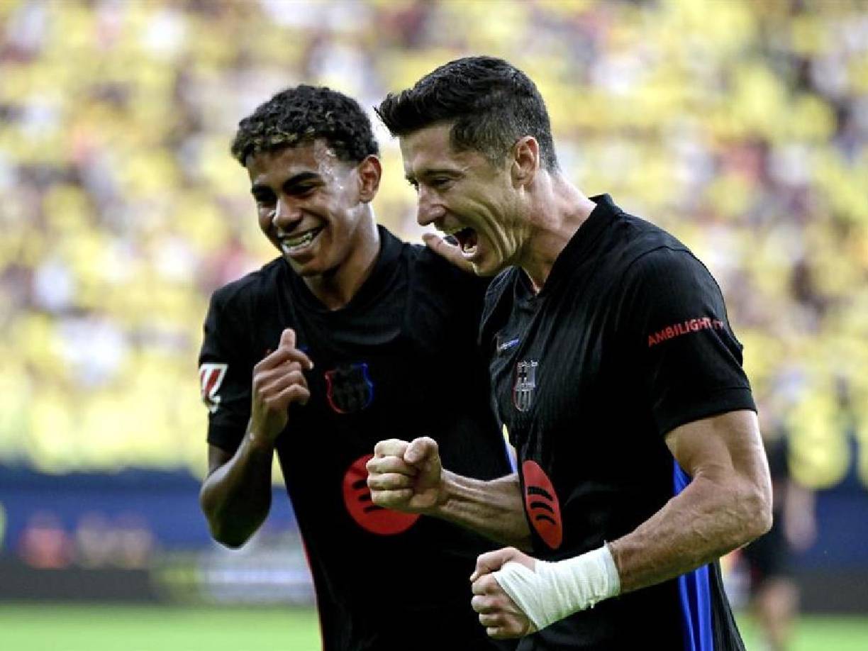 Pero antes, el Barcelona comenzó pegando primero ante el Villarreal. Robetto Lewandowski se destapó con un doblete (20’ y 35’) y puso en ventaja a los visitantes.