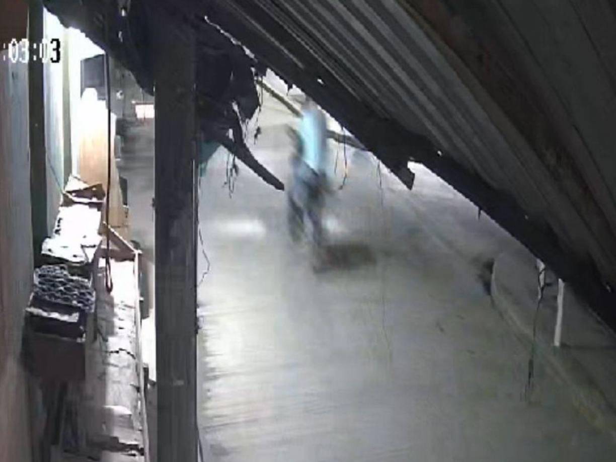 El incidente se registró en la esquina del mercado de Cofradía a eso de las 2.30 am de la madrugada de este sábado.