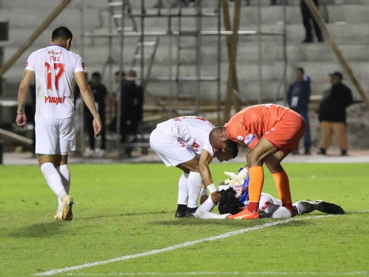 José García se tiró al suelo del Nacional y rompió a llorar tras el autogol que impidió el pentacampeonato del Olimpia.