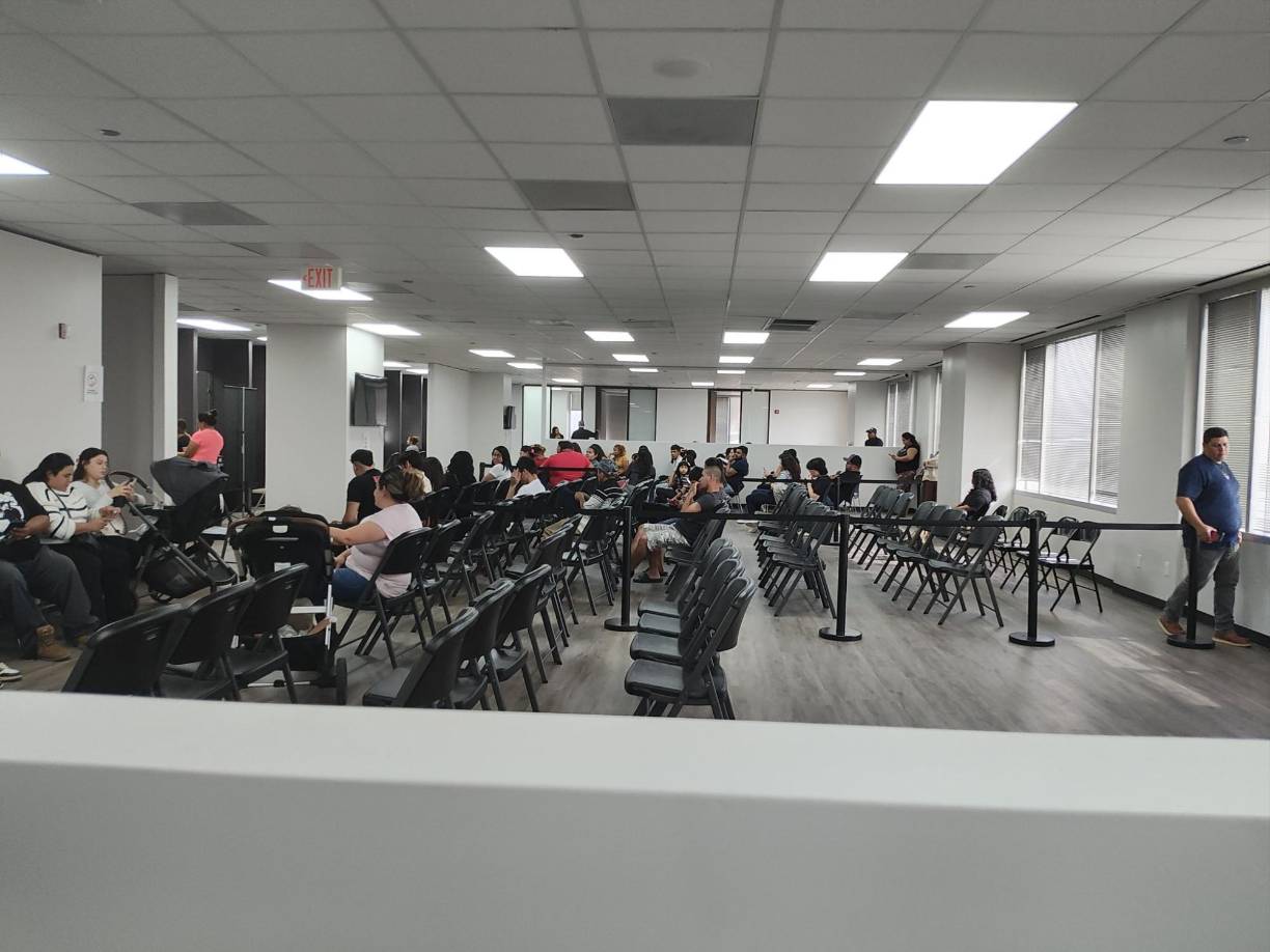 En el consulado de Houston, Texas, informaron que tienen más espacio para atender a los compatriotas. Áreas para diferentes públicos.