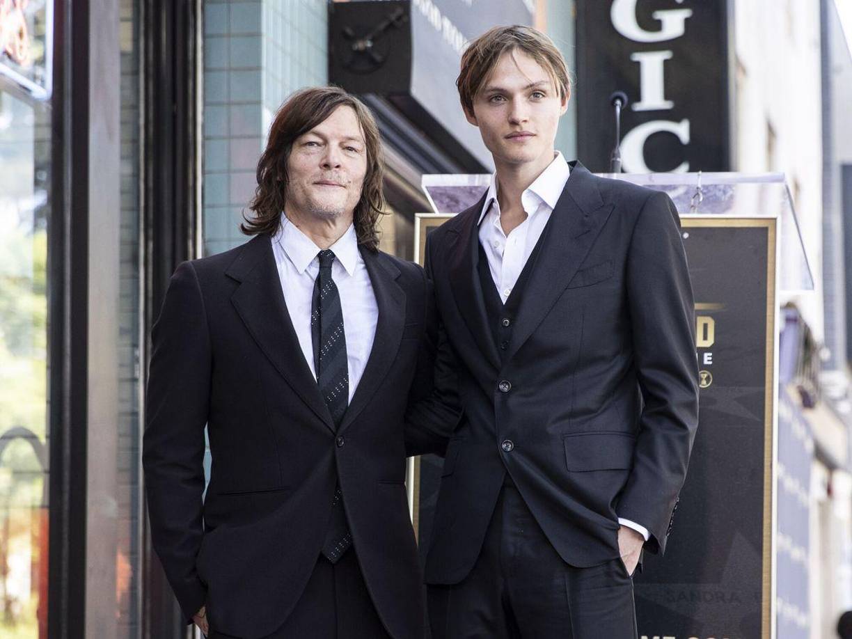 Mingus Lucien es hijo de la supermodelo de los 90 Helena Christensen y del actor Norman Reedus (‘The Walking Dead’), que también desfiló de joven. El joven de rasgos nórdicos es un valor cotizado en las pasarelas.