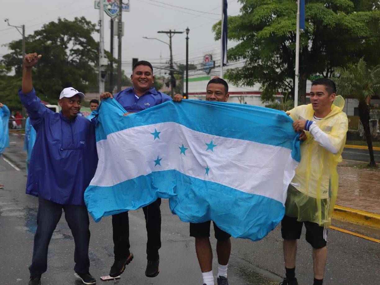La euforia de los aficionados catrachos en la previa del Honduras vs México.