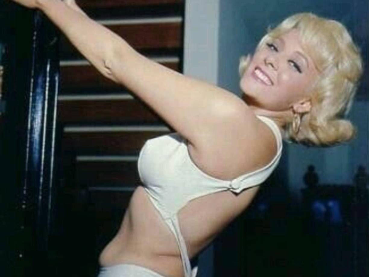 Desde sus primeros años en el cine mexicano, Silvia Pinal deslumbró con su estilo único. Su belleza y elegancia eran innegables, lo que le permitió convertirse en una de las actrices más deseadas de la época.
