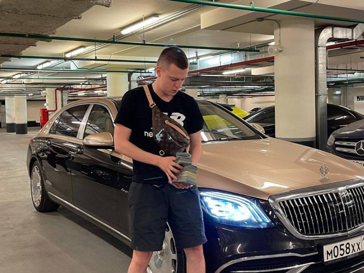 El ruso es un fenómeno en una red social pujante como Kick donde retransmite su vida diaria y también habla de apuestas deportiva.