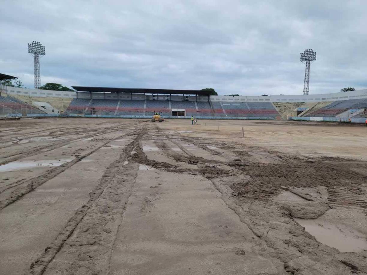 El mal clima no ha detenido los trabajos en La Ceiba sobre el estadio Ceibeño, sede del Victoria y el Vida.