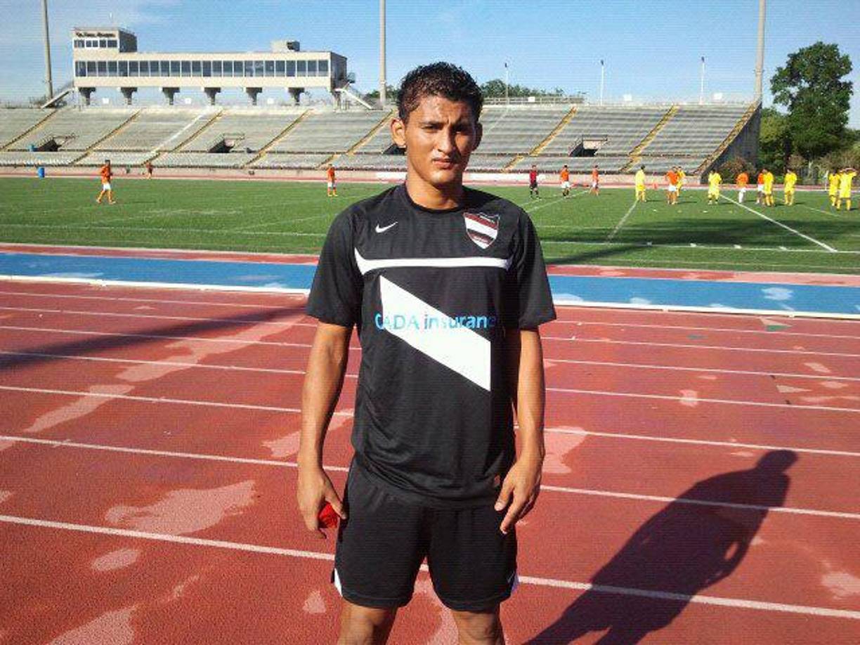 Fayron Barahona: Fue detenido en el aeropuerto de Miami por estadías prolongadas en EUA. Argumentó que lo hacía porque su vida corría peligro en Honduras ya que recibía amenazas de muertes, luego presentó pruebas de lo que sucedía y tras 4 meses detenido el juez le otorgó un permiso.