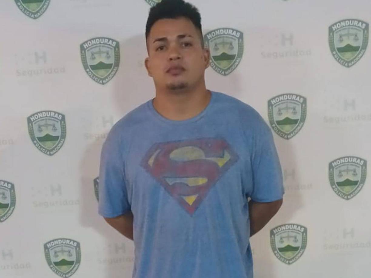 Arnold Josué Matute Sarmiento fue detenido este martes en la Colonia Brisas del Paraíso, sector Lopez Arellano, Choloma Cortés, por suponerlo responsable del delito de receptación de robo de vehículo(motocicleta).