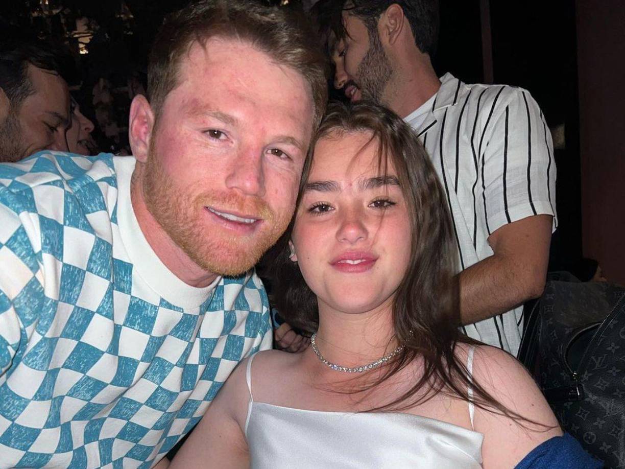 El respaldo familiar ha sido crucial para Emily. Aunque “Canelo” no ha comentado públicamente sobre el noviazgo de su hija, su apoyo incondicional se ha evidenciado en múltiples ocasiones