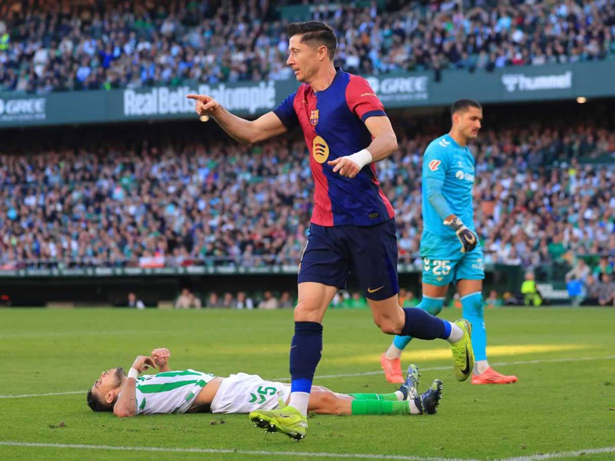 Robert Lewandowski puso a ganar al Barcelona antes del final del primer tiempo y así lo celebró.