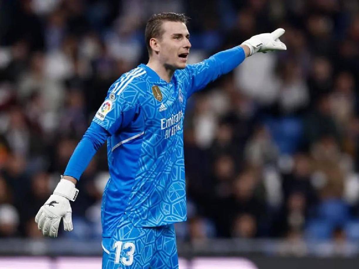 Trueque del Real Madrid. Según ‘Radio Estadio’, Andriy Lunin estaría cerca de cerrar su llegada al Chelsea. Mientras que Kepa se quedaría en el conjunto blanco. 