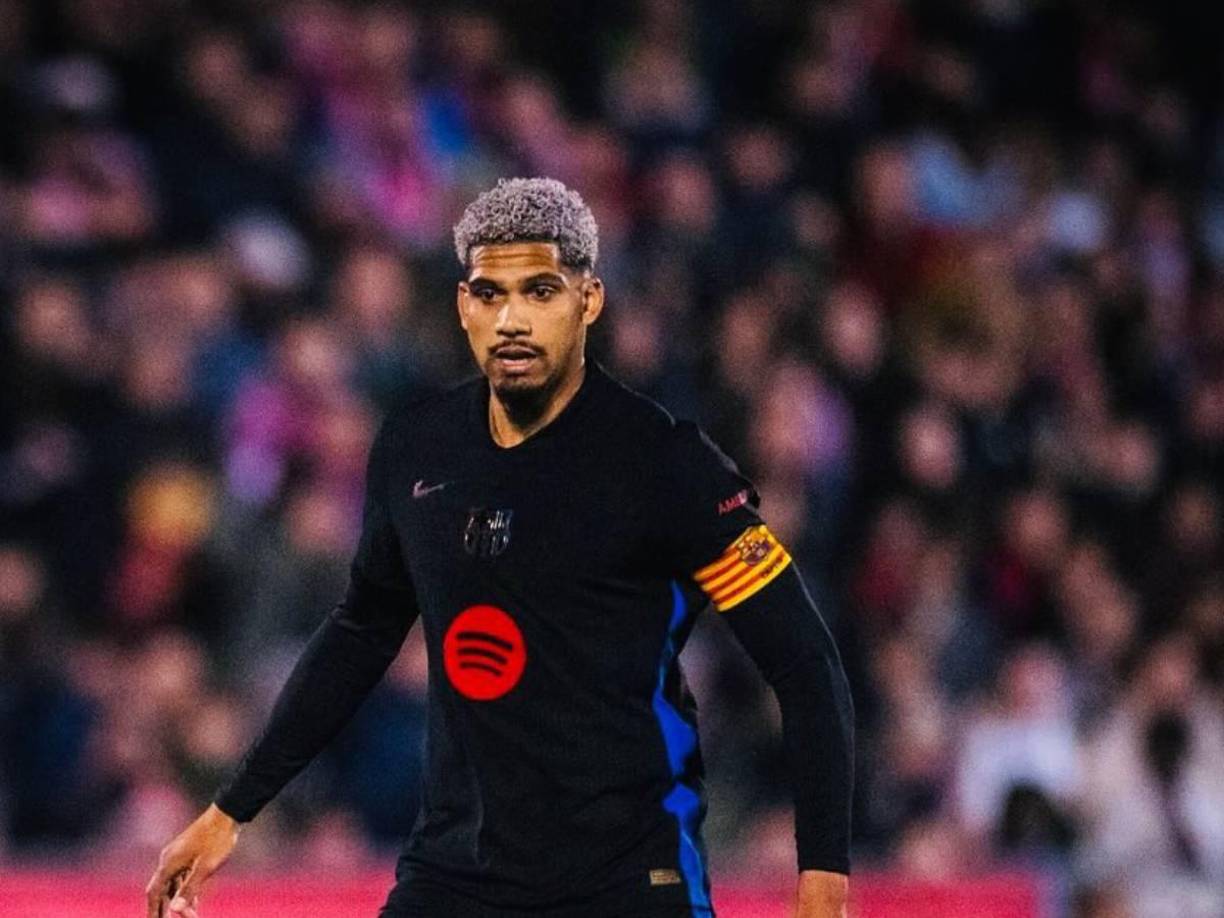  La ‘La Gazzetta dello Sport’ informa de que el uruguayo Ronald Araújo le habría dado el sí a la Juventus para fichar por ellos. Al parecer el defensor se irá del Barcelona.