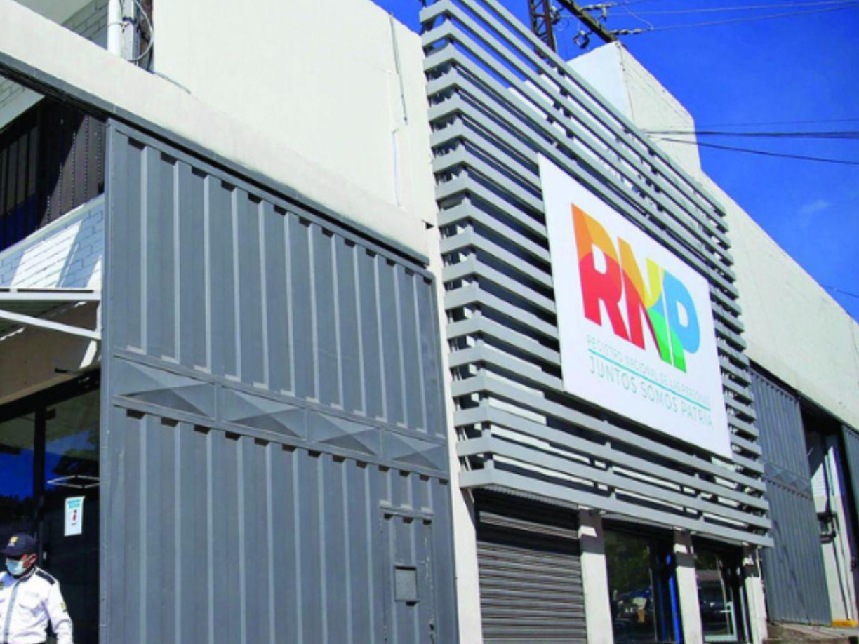  7. Por su lado, el RNP tiene un listado de nombre prohibidos que no pueden ser inscritos. La solicitud se debe hacer en la Oficina Civil Departamental en Tegucigalpa.