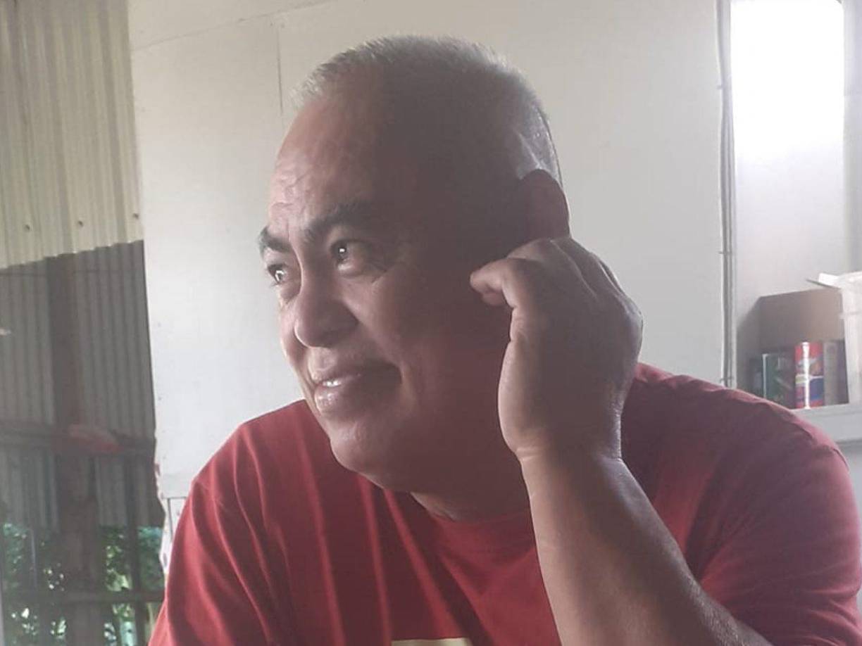 El entrenador del equipo olímpico de boxeo de Samoa, Lionel Elika Fatupaito, murió el viernes en la Villa Olímpica de París-2024 a los 60 años después de haber sufrido una parada cardíaca, confirmó el sábado la fiscalía de Bobigny (cerca de París).