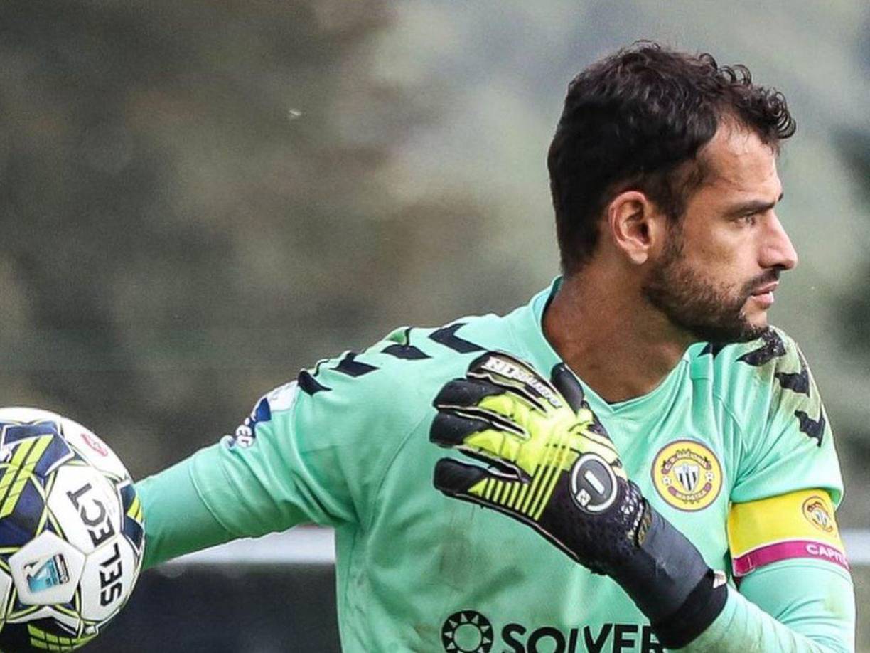  Durante su carrera, también jugó en Mogi Mirim, América-RN y Red Bull Brasil.