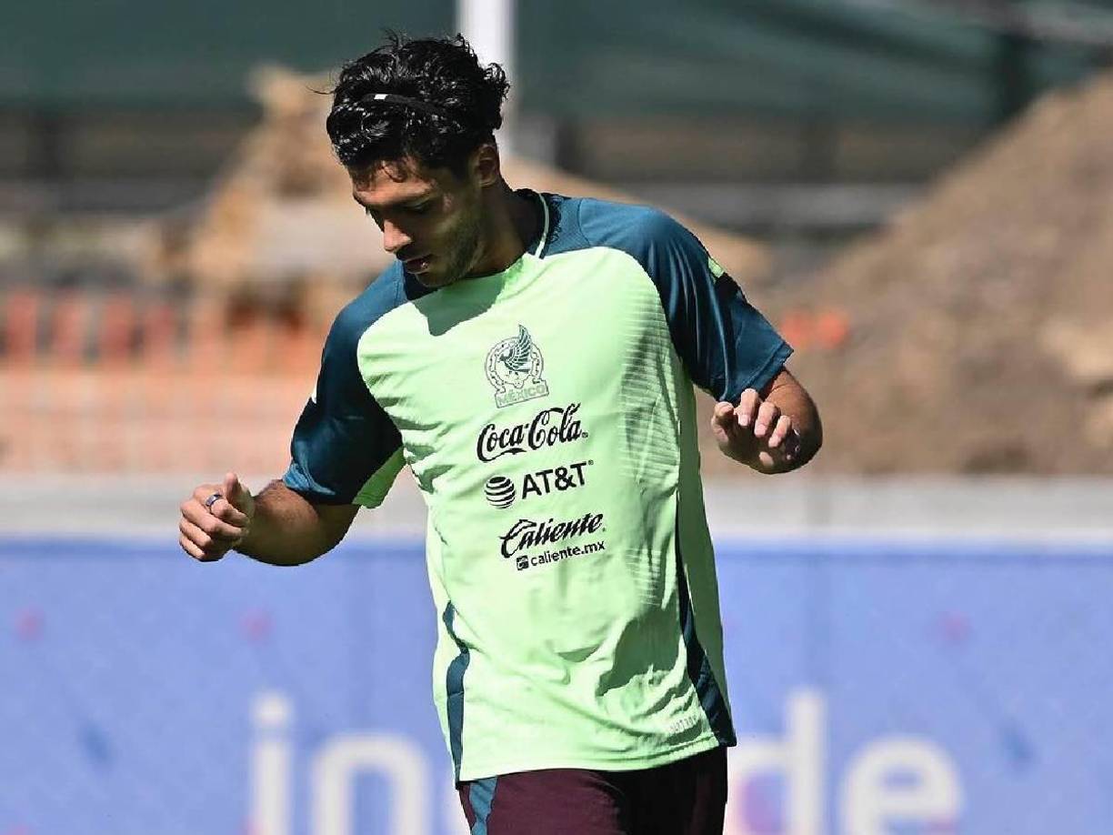 Atacantes: Raúl Jiménez, delantero del Fulham de la Premier League, es el referente en el sistema ofensivo de la Selección Mexicana. El tridente de ataque sería Huerta, Quiñones y Jiménez.