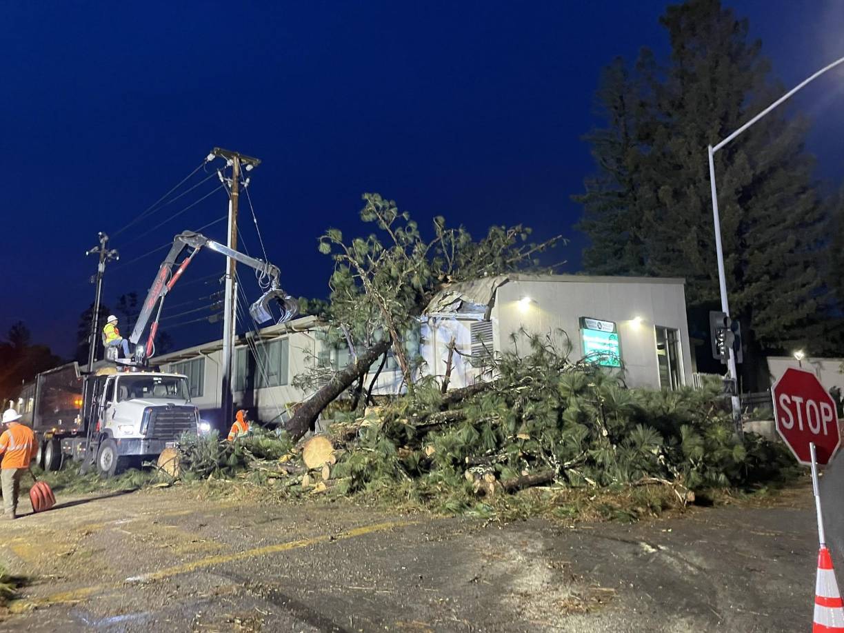 Los heridos fueron trasladados a hospitales cercanos.