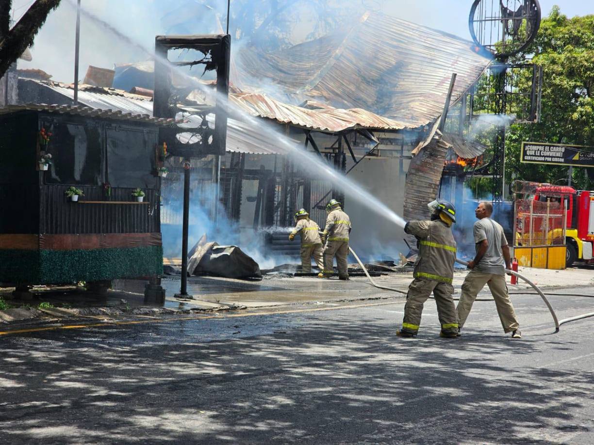 El restaurante emplea a decenas de personas y tiene otras sucursales en la ciudad. 