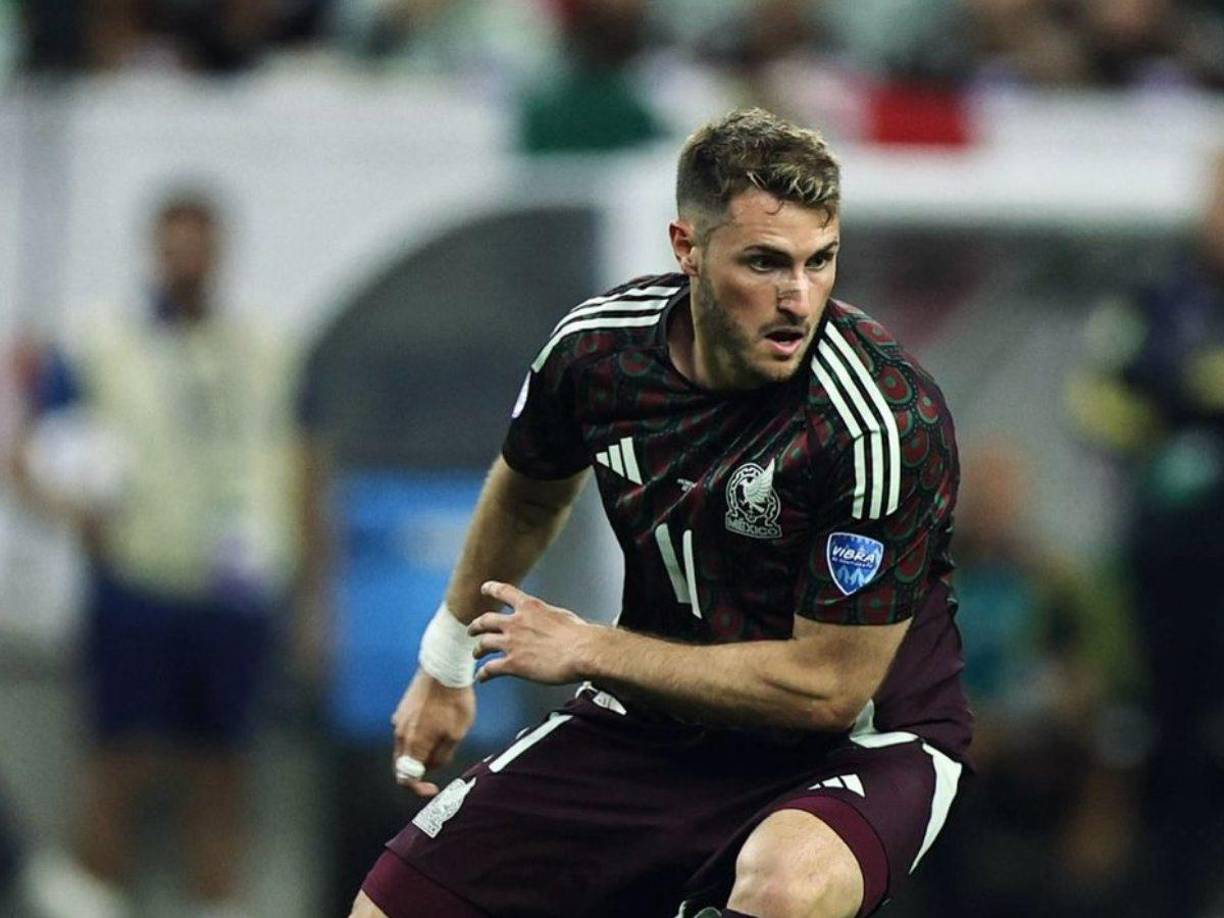 El delantero mexicano Santiago Giménez es uno de los jugadores más señalados por su pobre desempeño en lo que va de la Copa América. 