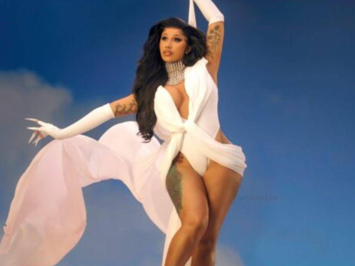 2. <b>Cardi B</b>: La famosa intérprete de la canción WARP, cuenta solo con 6 publicaciones en su cuenta de OnlyFans.