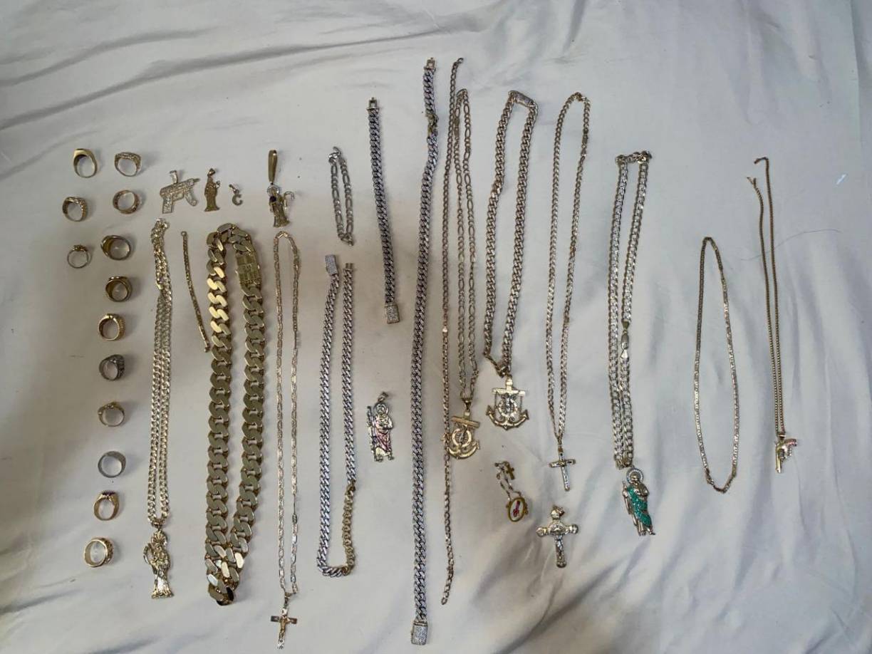 Además, las joyas fueron añadidas al expediente investigativo. 