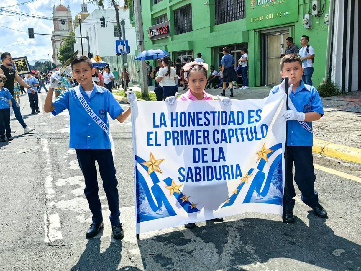 Los alumnos del cuadro de honor de la escuela San Juan Bosco hicieron un llamado a la honestidad como “el primer capítulo de la sabiduría”.