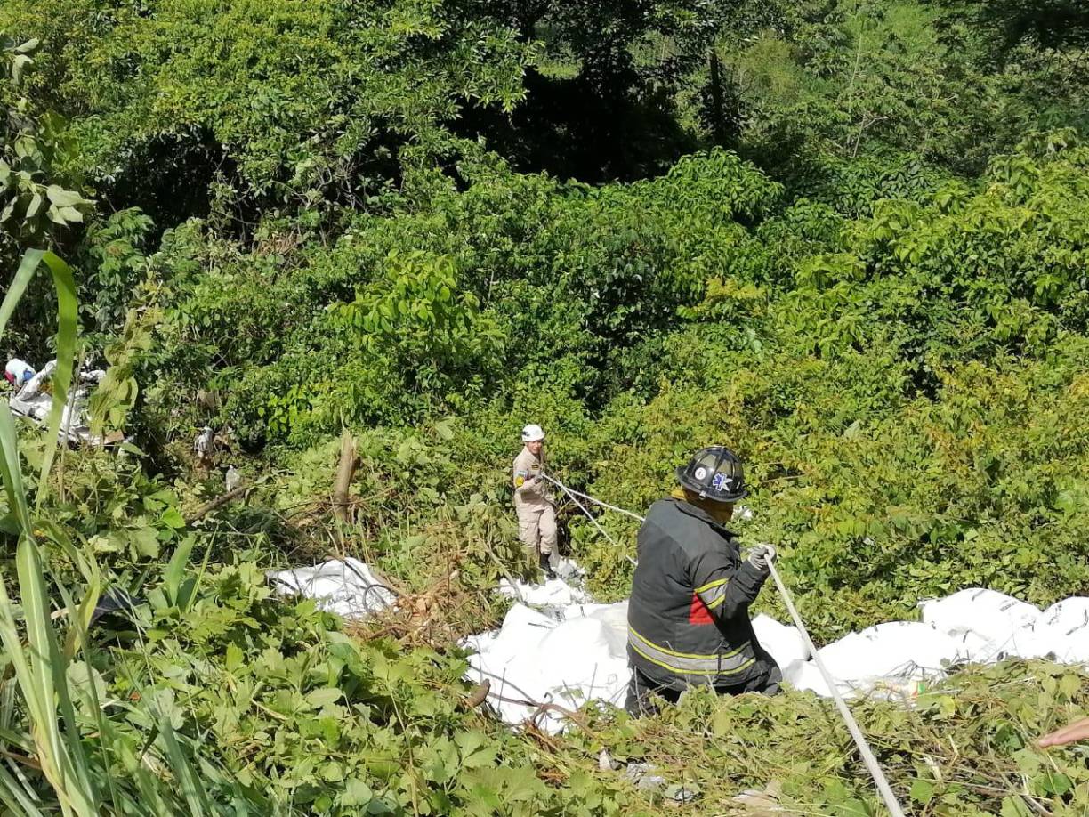 El triple accidente dejó varios personas heridas; otras resultaron prácticamente ilesas, confirmó el Cuerpo de Bomberos.