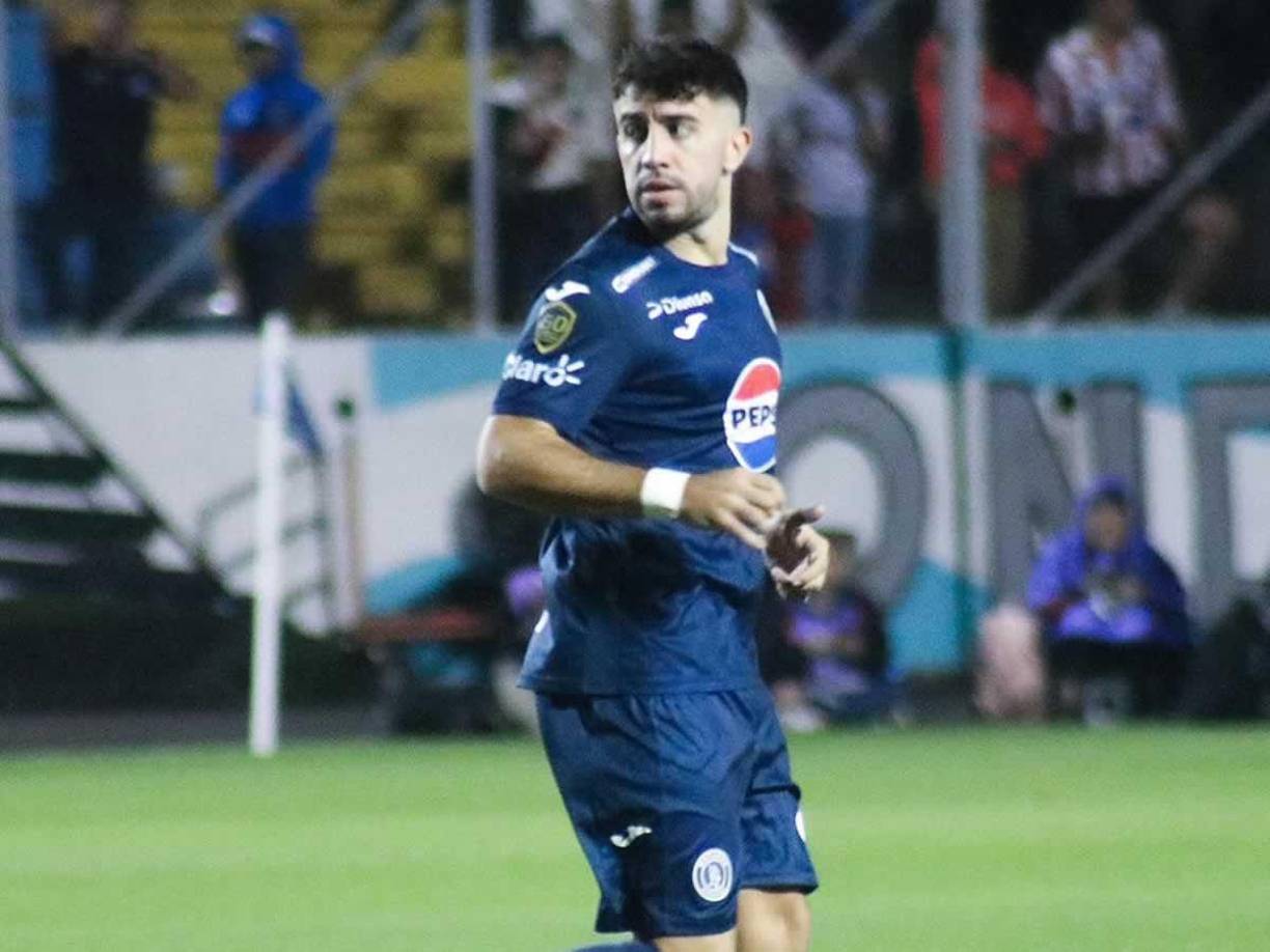 Bombazo con Agustín Auzmendi. El Atlético Bucaramanga, equipo de fútbol colombiano, ha hecho una oferta al delantero argentino de Motagua, según informa el periodista Pipe Sierra, quien trabaja para W Radio Colombia.