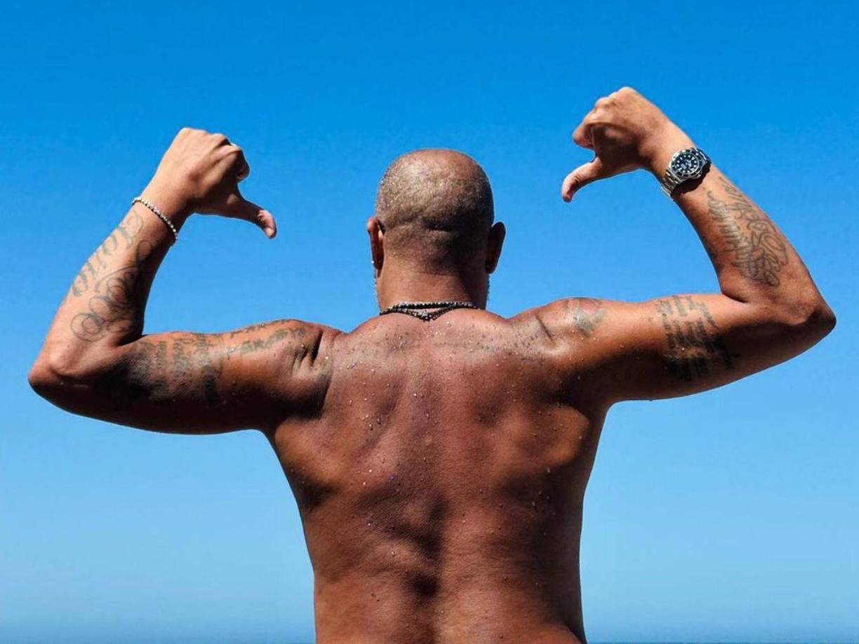 Tras estar involucrado en la polémica, Adriana se pronunció en sus redes sociales y desmintió la supuesta información: ““Una vez más esta polémica que se ha inventado sobre mí, Belo y Gracyanne. Nunca he hecho esto del ménage-a-trois. Mis fans, todo es una gran mentira. Esa es la verdad. Soy un hombre, todo el mundo lo sabe”, indicó.