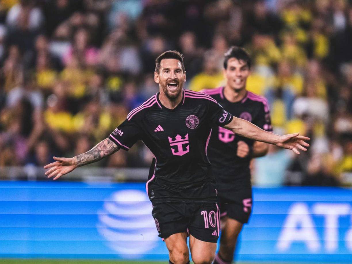 Lionel Messi sigue agigantando su leyenda y se consolidó como el futbolista con más títulos en la historia. Fue luego de que su equipo, el Inter Miami, venciera 3-2 a Columbus Crew con un doblete suyo (el restante de Lucho Suárez) por la Major League Soccer (MLS), para conquistar la MLS Supporters’ Shield.