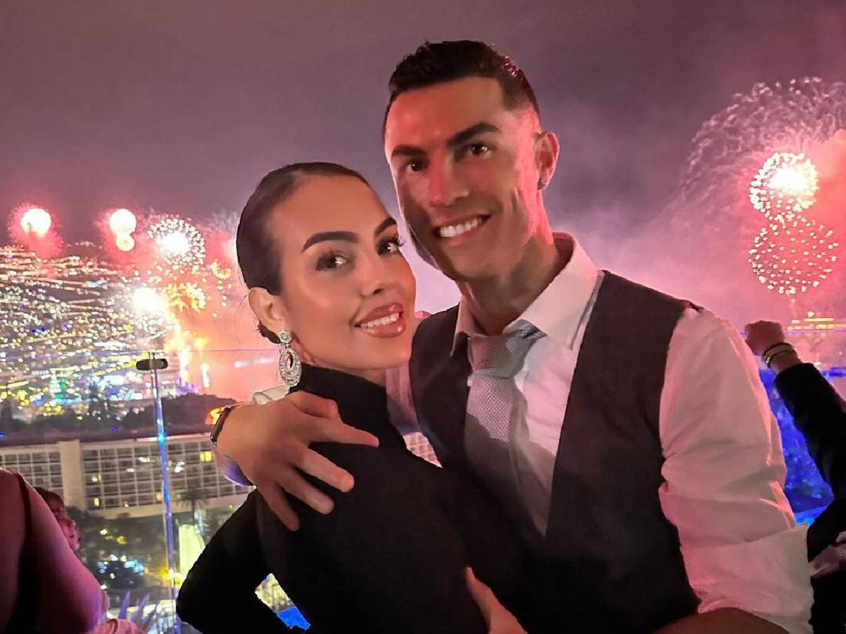 Cristiano y Georgina han demostrado su amor desde 2016 y ahora viven una nueva aventura en Arabia Saudita desde hace más de un año.