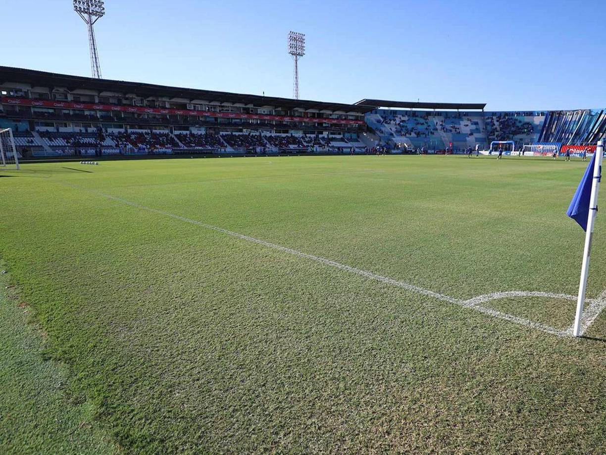 Así quedó la grama del estadio Nacional Chelato Uclés luego del concierto que ofreció Luis Miguel en Tegucigalpa.