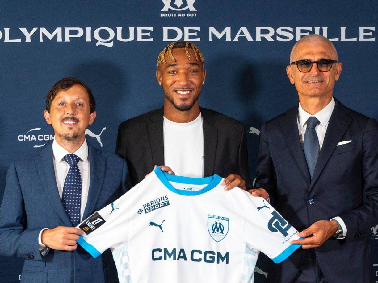 El Olympique Marsella ha fichado al central canadiense Derek Cornelius, firma hasta junio de 2028.