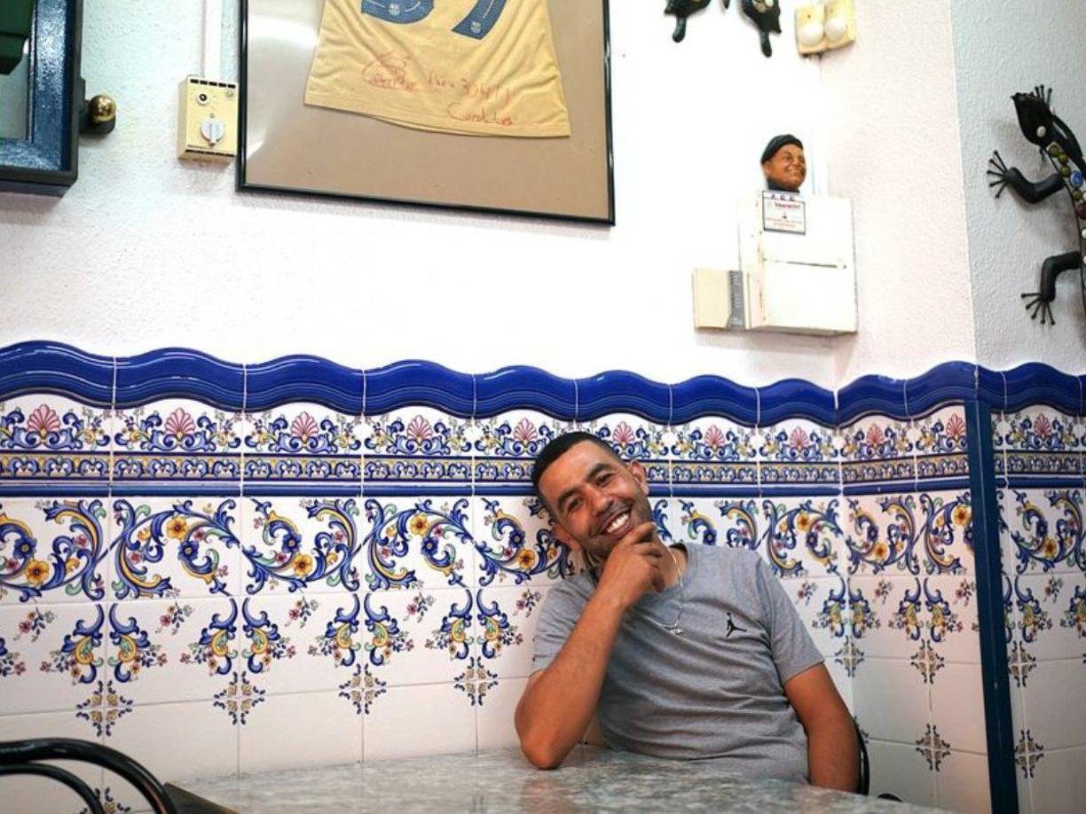 Ese incidente, según esas fuentes, derivó posteriormente en una pelea y en el transcurso de la misma Mounir Nasraoui sufrió una agresión con arma blanca. 