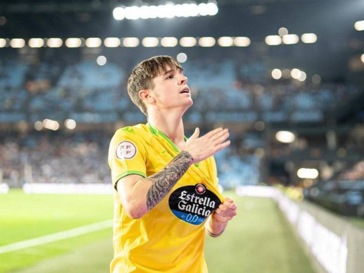 Rubén López, canterano del Deportivo, está cerca de salir cedido al Barcelona con opción de compra. Las negociaciones entre el club catalán y el coruñés transcurren desde el martes y en las últimas horas ha habido un acercamiento para concretar la salida del prometedor centrocampista.