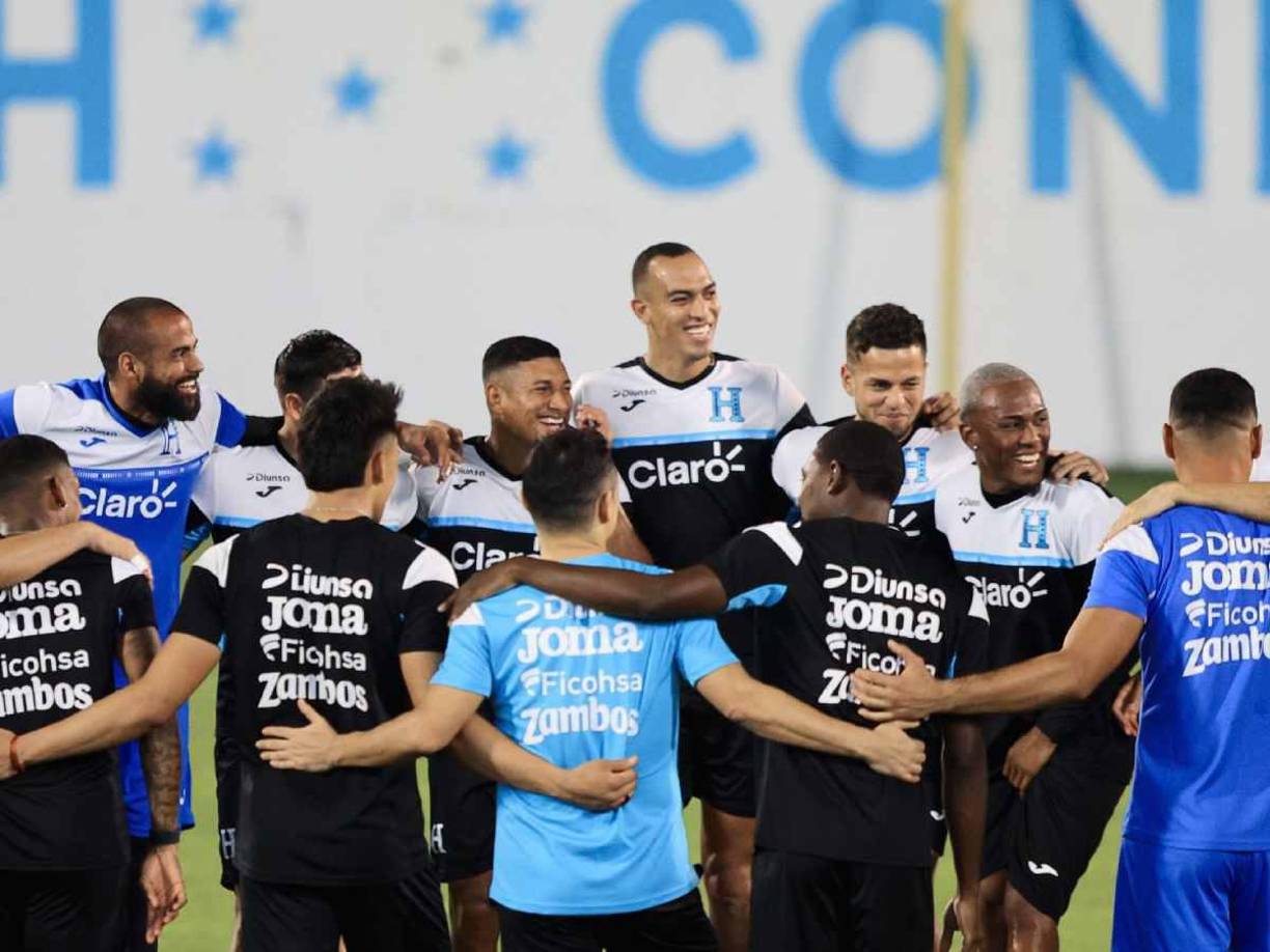 La selección Nacional de Honduras realizó su primer entrenamiento de cara a los duelos ante México por la Nations League. El primer duelo será este viernes 15 de noviembre en el estadio Morazán de San Pedro Sula.
