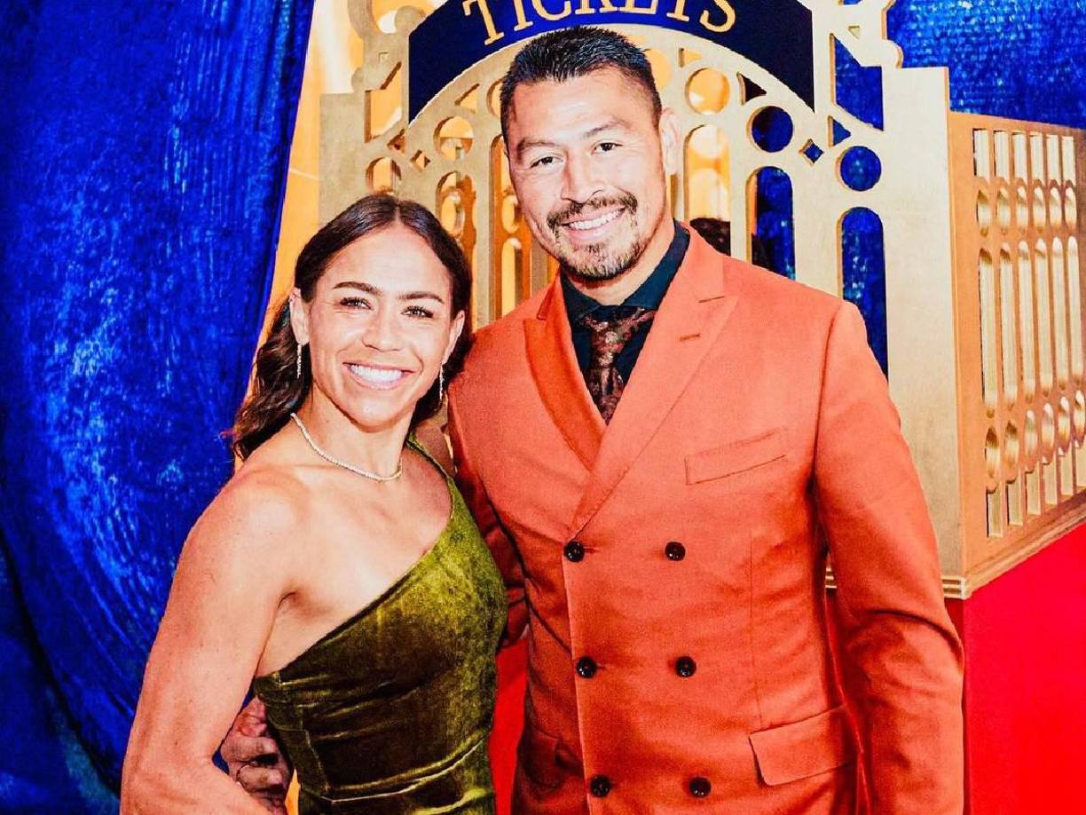 Con su hermosa esposa aparecen juntos en muchos eventos, tanto en lo deportivo como fuera de ello.