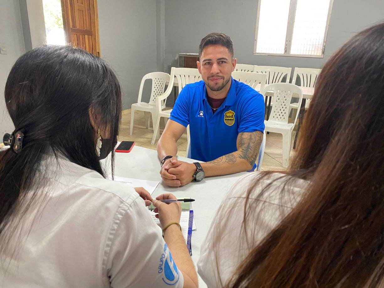 El delantero paraguayo Pedro Báez llegó a San Pedro Sula y estuvo presente en el inicio de pretemporada del Real España. El atacante sudamericano llega procedente del Antigua de Guatemala.