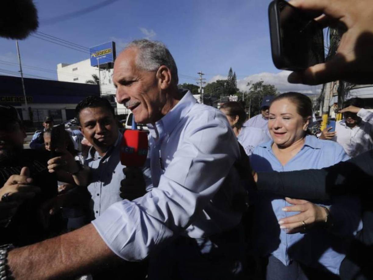 Se conoció que Asfura pagó 15 millones de lempiras de fianza para defenderse en libertad, mientras que el resto de imputados pagaron un L1 millón cada uno, haciendo un total de 22 millones de lempiras. 